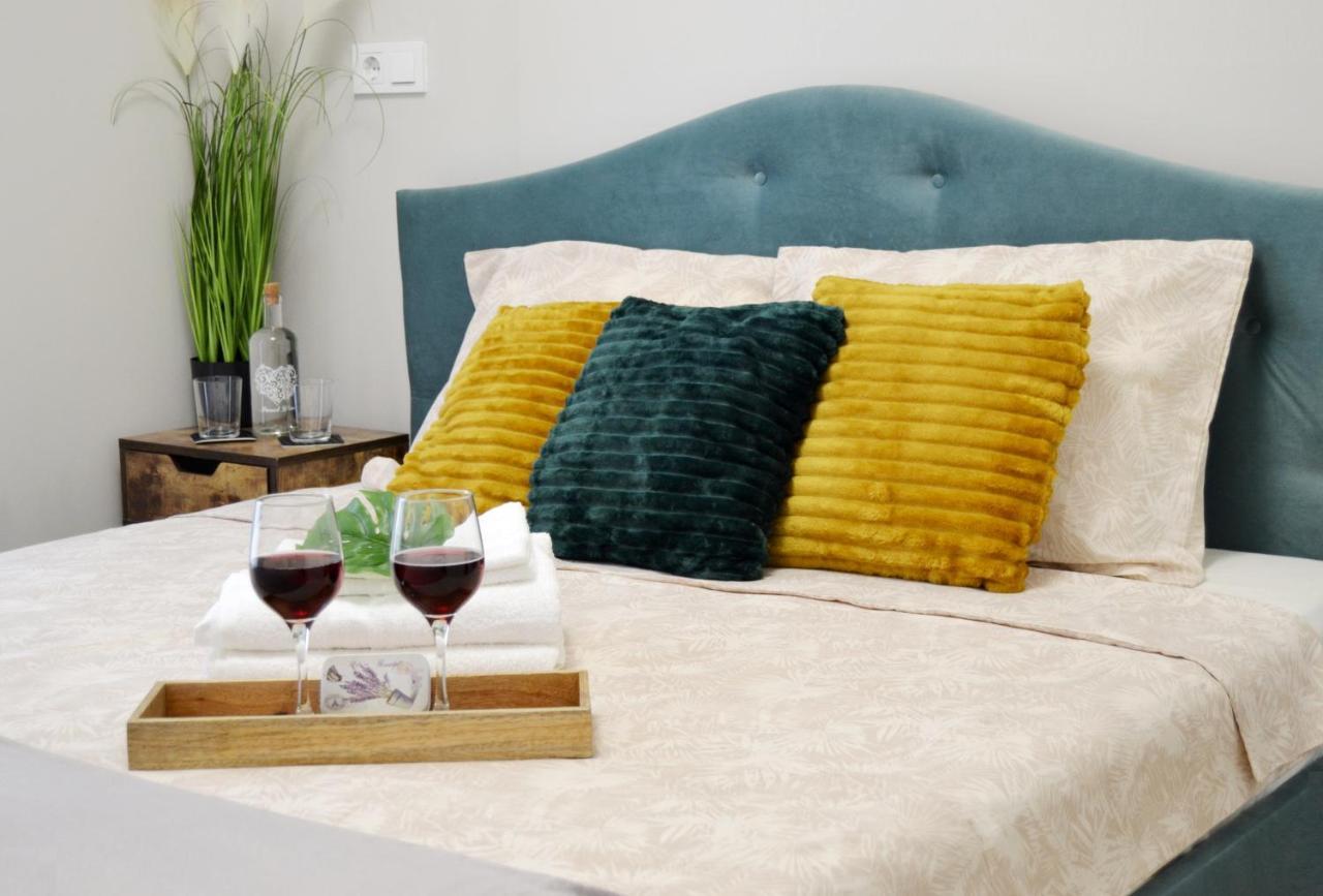 Sunshine - New & Quiet 1Br Apt, Business Area, Close To Airport, Highway A3, Subway Bucarest Esterno foto
