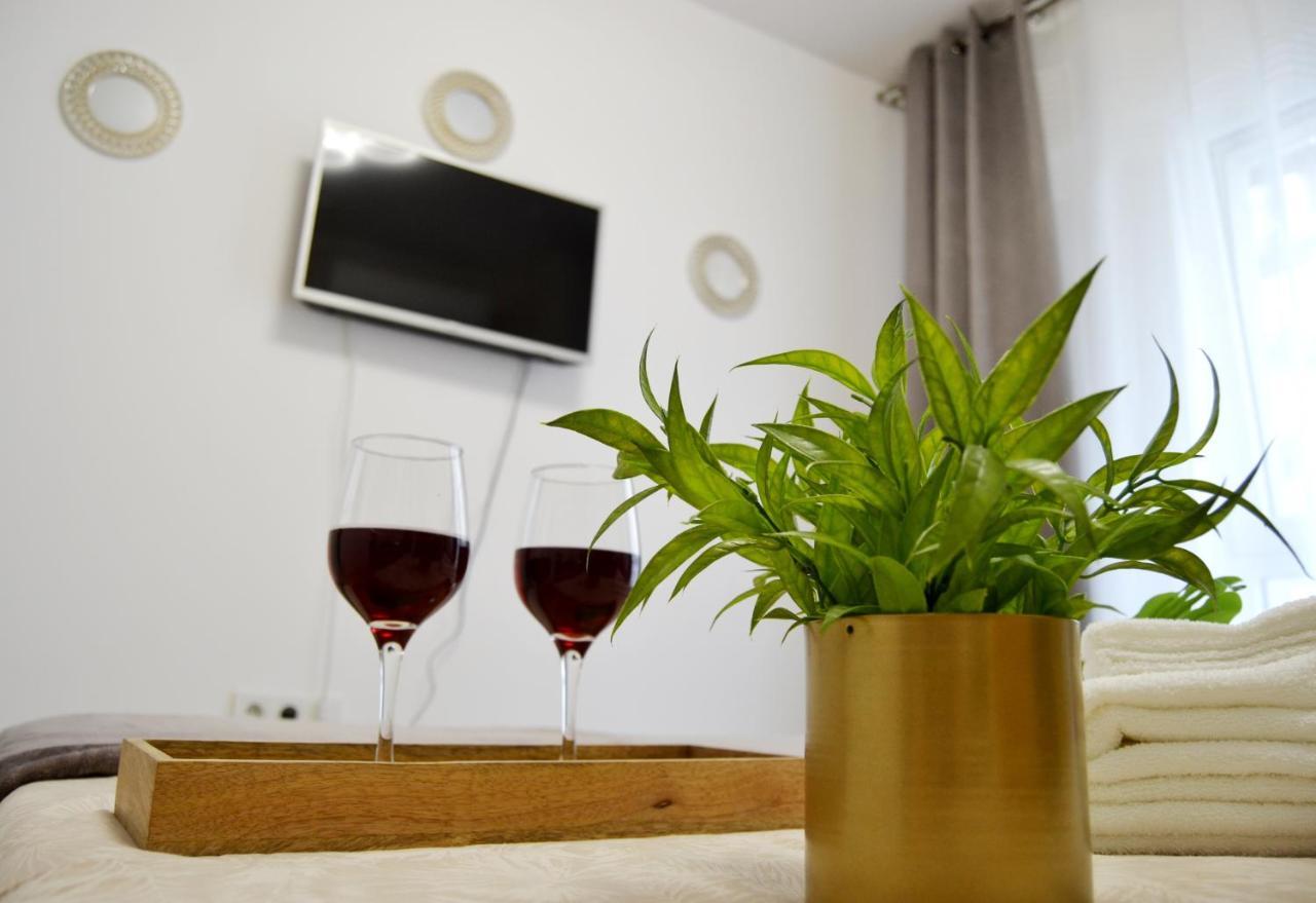 Sunshine - New & Quiet 1Br Apt, Business Area, Close To Airport, Highway A3, Subway Bucarest Esterno foto